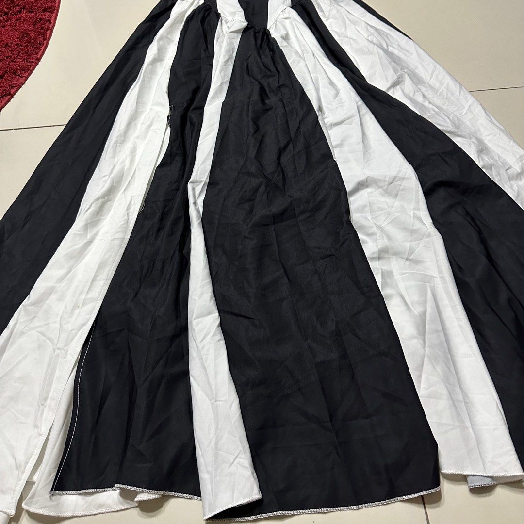 Sleeveless B&W Split Hem Maxi Dress (see ww) (Category: Dresses) located in Cainta. Submitted by gentlereckless07 (Listing ID 1403095462, Image 3). Description: Brandnew Shein Sleeveless Contrast Color Split Hem Dress - medium on tag - zipper back, comes with side slit - adjustable straps - mahaba siya if you’re 5” lang like me (: - this one’s super flowy, corset style dress .