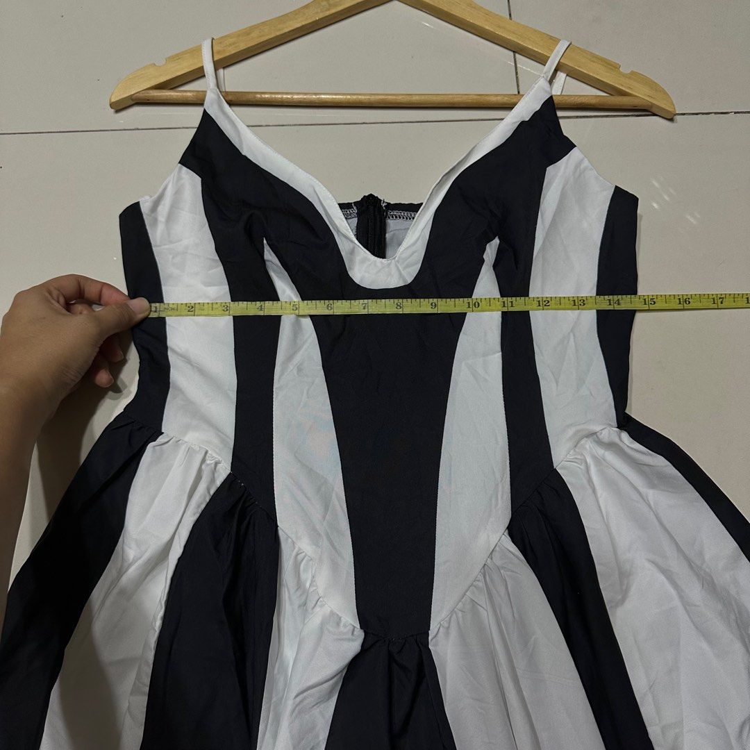 Sleeveless B&W Split Hem Maxi Dress (see ww) (Category: Dresses) located in Cainta. Submitted by gentlereckless07 (Listing ID 1403095462, Image 2). Description: Brandnew Shein Sleeveless Contrast Color Split Hem Dress - medium on tag - zipper back, comes with side slit - adjustable straps - mahaba siya if you’re 5” lang like me (: - this one’s super flowy, corset style dress .