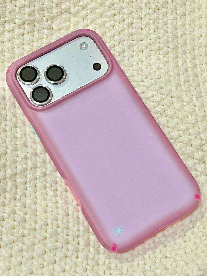 Speck Phone Case - iPhone 17 Pro Max (Category: Cases & Sleeves) located in Paranaque City. Submitted by flippingstuff (Listing ID 1403099293, Image 1). Description: Original price 1,990 Selling price 1,500 bought from Beyond the Box With box, used the case to take an photo ad old rose, may pagka-lilac sa gitna… .