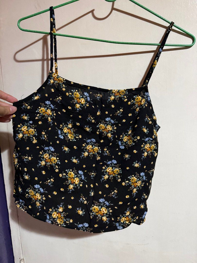 Stradivarius Black Floral Crop Top (Category: Sleeveless) located in Marikina City. Submitted by declutteringera (Listing ID 1403163072, Image 2). Description: - size M - fits up to 34" bust since it's loose - in excellent condition; used only once RFS: decluttering.