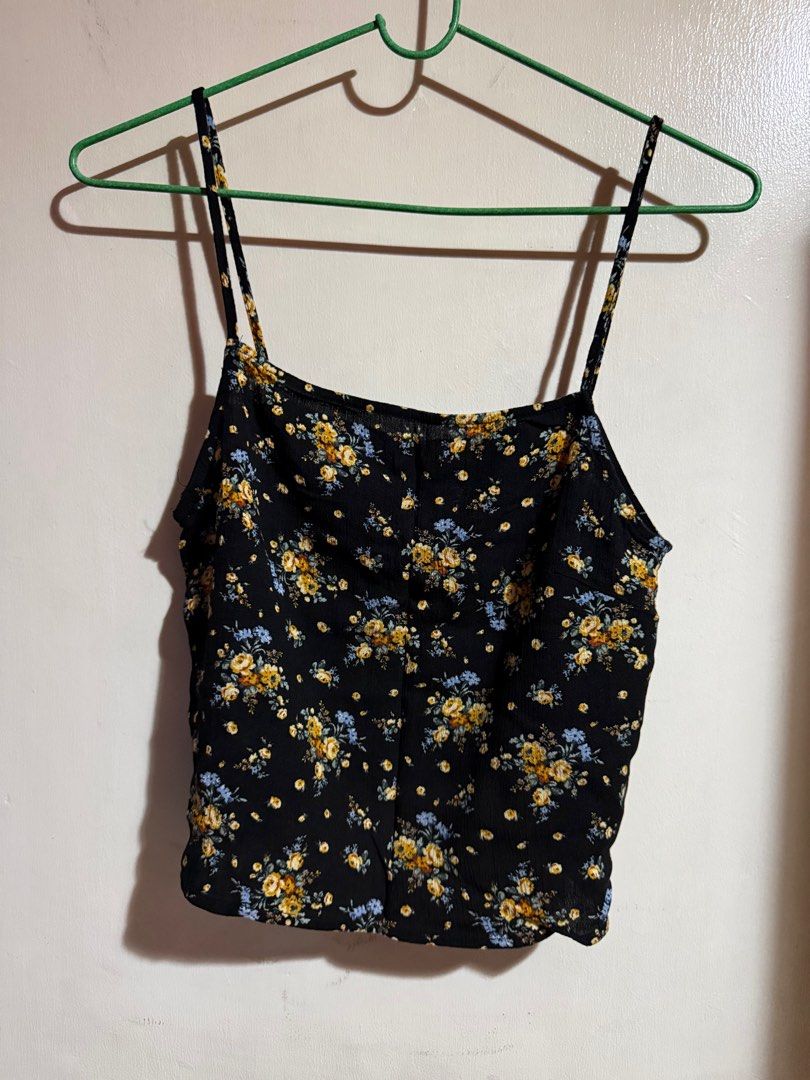 Stradivarius Black Floral Crop Top (Category: Sleeveless) located in Marikina City. Submitted by declutteringera (Listing ID 1403163072, Image 1). Description: - size M - fits up to 34" bust since it's loose - in excellent condition; used only once RFS: decluttering.