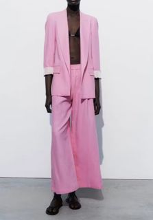 (Category: ) located in . Submitted by versatile.wardrobe (Listing ID 1403134437, Image 1). Description: .