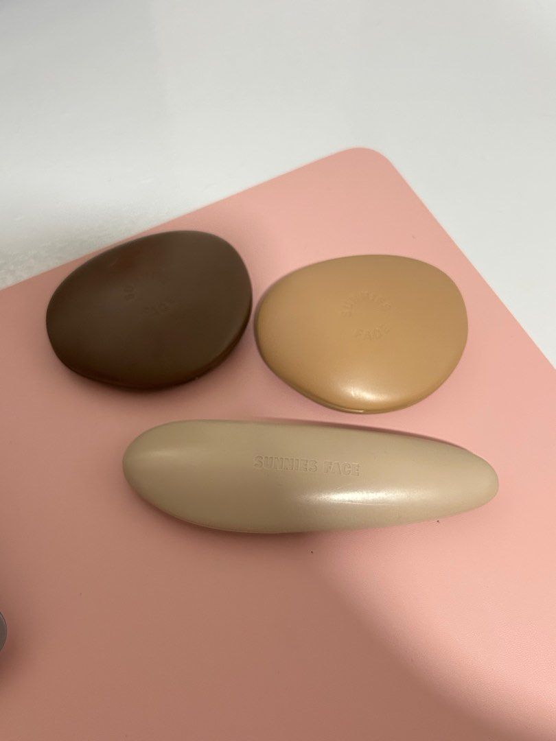Sunnies Face EYE SAHADOW Palette ONLY (Category: Makeup) located in Lubao. Submitted by gi_clutters (Listing ID 1403190352, Image 1). Description: LIKE NEW SUNNIES FACE BLUSH, BRONZER, EYE SHADOW PALLETE with BOX Mirror Film is not REMOVED RFS: declutterring and bibili bago make up hehe TAKE ALL - 1,200 INDIVIDUAL PRICE (PM ME IF INDIV SALE) Blush - 330 (SOLD) Bronzer - 330 (SOLD) Eye Shadow - 580 ORIGINAL PRICE (SET): ₱ 1995 .