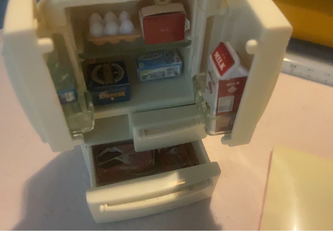 Sylvanian Families Fridge (Category: Designer & Blind Box Toys) located in Caloocan City. Submitted by darwinwatt (Listing ID 1403145726, Image 2). Description: (Missing drawer T-T).