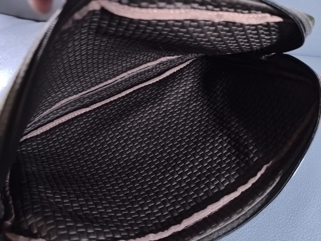 TUMI Laptop Sleeve (Category: Laptop Bags & Sleeves) located in Cagayan de Oro. Submitted by pootx (Listing ID 1403169014, Image 3). Description: TUMI laptop sleeve features a durable, textured exterior. The interior has a padded lining with a pocket. The zipper closure is branded with the TUMI logo. The sleeve is approximately 14 inches wide and 10 inches tall. The exterior color is olive green..