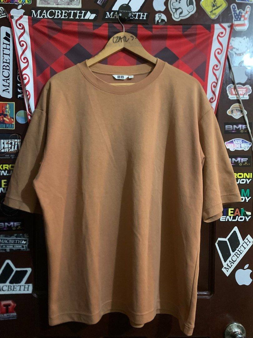 Uniqlo Oversized T-shirt (Category: Tshirts & Polo Shirts ) located in Baler. Submitted by czarr_ (Listing ID 1403136148, Image 1). Description: - Uniqlo oversized t-shirt - Color: Brown - Style: Crew neck, short sleeves - Material: Soft - Condition: Good - Versatile and easy to pair.