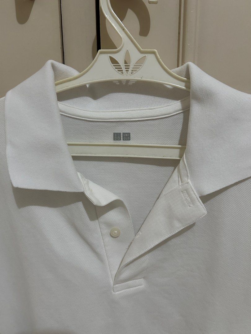 Uniqlo White Polo Shirt - Medium (Category: Shirts) located in Bacoor. Submitted by kyespreloved (Listing ID 1403145654, Image 2). Description: Size: Medium.