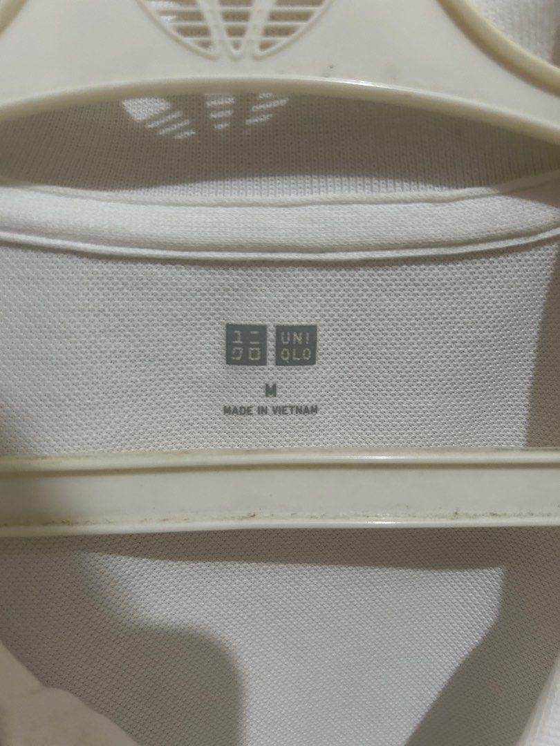 Uniqlo White Polo Shirt - Medium (Category: Shirts) located in Bacoor. Submitted by kyespreloved (Listing ID 1403145654, Image 3). Description: Size: Medium.