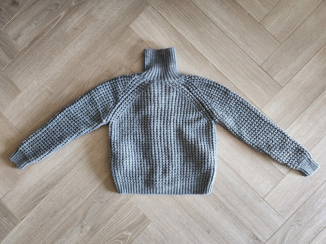 VANESSA BRUNO brand-new ATHÉ Gray Knit Cardigan (M) （分類：外套及戶外衣服）位於 Hong Kong。 由 jrtlover 提交（商品編號 1403115835，圖片 2）。簡介： VANESSA BRUNO brand-new ATHÉ Gray Knit Cardigan (M) - From Rue Madame - Features a unique textured knit design, super stylish - Double-breasted front with black buttons, turtleneck design - Two front pockets - Made of a blend of acrylic, alpaca, and wool - Size M - Brand-new。