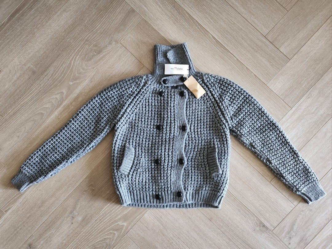 VANESSA BRUNO brand-new ATHÉ Gray Knit Cardigan (M) （分類：外套及戶外衣服）位於 Hong Kong。 由 jrtlover 提交（商品編號 1403115835，圖片 1）。簡介： VANESSA BRUNO brand-new ATHÉ Gray Knit Cardigan (M) - From Rue Madame - Features a unique textured knit design, super stylish - Double-breasted front with black buttons, turtleneck design - Two front pockets - Made of a blend of acrylic, alpaca, and wool - Size M - Brand-new。