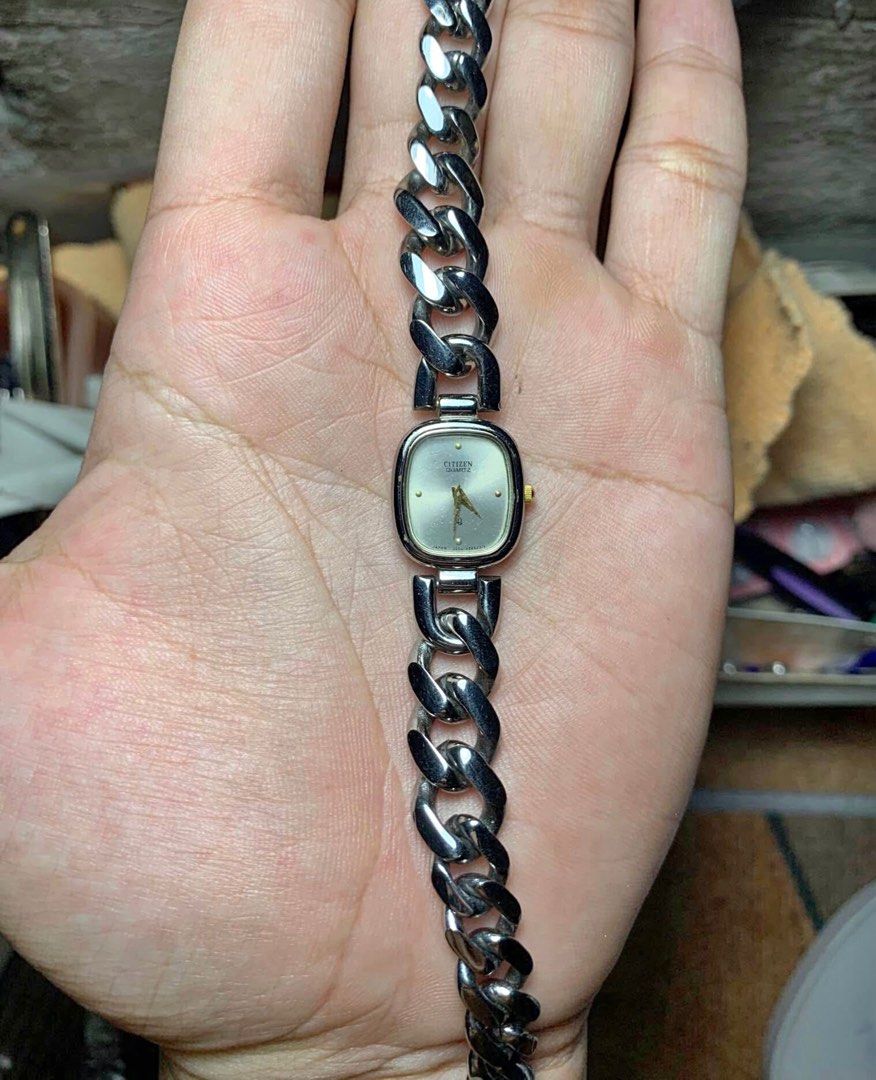 Vintage Citizen (Category: Women's Watches) located in Mandaluyong City. Submitted by needs99 (Listing ID 1403106027, Image 2). Description: super kinis 😘 Vintage piece ✨.