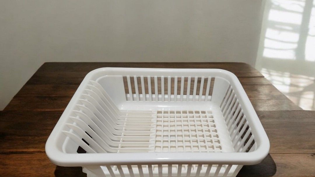 White Dish Drying Rack (Category: Other Kitchenware & Tableware) located in Quezon City. Submitted by thepartminstore (Listing ID 1403138755, Image 1). Description: White Dish Drying Rack with tray for only 180 rfs: decluttering 43*33*13 Thank you.