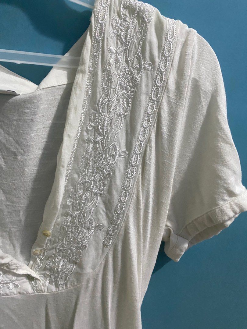 White Embroidered Blouse | Basic Coquette Top | Soft Girl Top (Category: Blouses) located in Quezon City. Submitted by cain4265 (Listing ID 1403220236, Image 2). Description: 💰 Reason For Low Price - Never used - Declutter - Impulsively bought it - Want it all gone fast😂 💔 Issue (only 0) - None 💼 Negotiable - Make an offer 🛵 Delivery - Up to you - Meet up 📝 Notes - Size: Small - Thin material -Thrifted it.