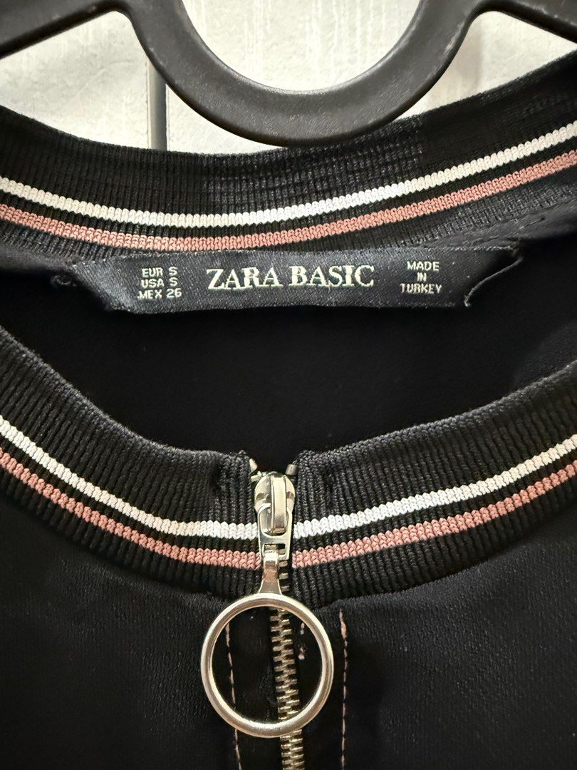Zara Basic Black Dress with Zipper (Category: Dresses) located in Makati City. Submitted by tinalopez (Listing ID 1403114693, Image 2). Description: - Zara Basic black dress - Sleeveless design - Round neckline with striped detail - Features a zipper closure - Size S - Made in Turkey.