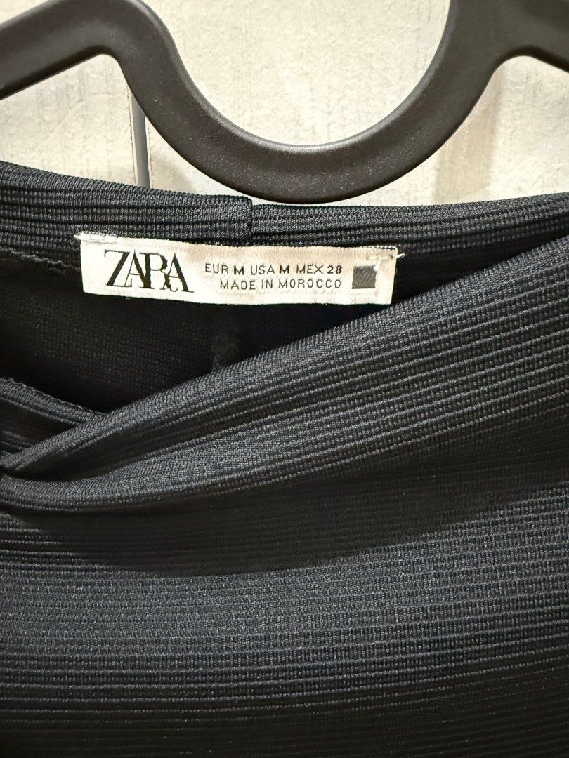 Zara Black Dress - Size M (Category: Dresses) located in Makati City. Submitted by tinalopez (Listing ID 1403114938, Image 3). Description: - Zara black dress - Ribbed texture - Cap sleeves - Two front pockets with decorative buttons - Fitted silhouette - Round neckline - Size M - Made in Morocco.