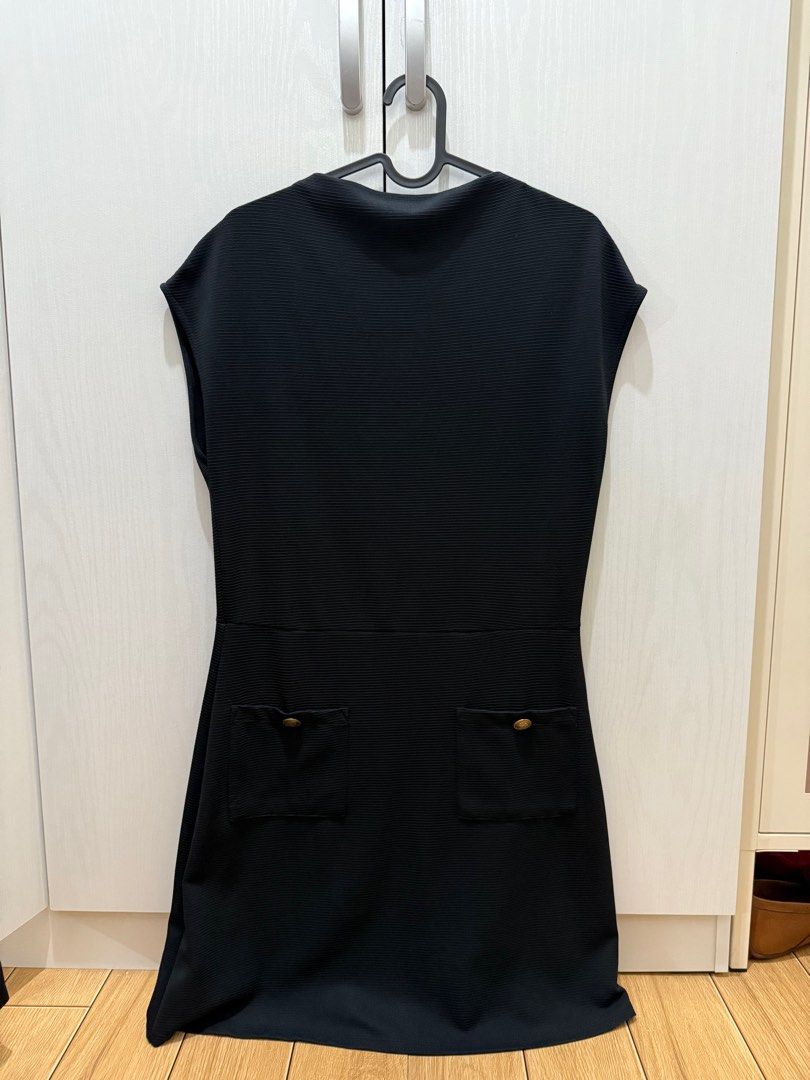 Zara Black Dress - Size M (Category: Dresses) located in Makati City. Submitted by tinalopez (Listing ID 1403114938, Image 1). Description: - Zara black dress - Ribbed texture - Cap sleeves - Two front pockets with decorative buttons - Fitted silhouette - Round neckline - Size M - Made in Morocco.