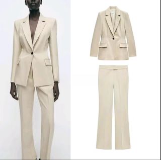 (Category: ) located in . Submitted by versatile.wardrobe (Listing ID 1403124604, Image 1). Description: .