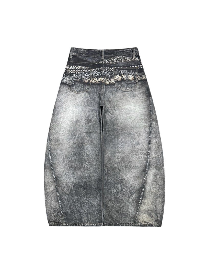 3D Y2K BELT / CHAINS BAGGY BARREL PANTS (Category: Jeans) located in Subic. Submitted by hddnjnks (Listing ID 1407361669, Image 2). Description: 3D Y2K BELT / CHAINS BAGGY BARREL PANTS 34” WAIST 14.5” THIGH 41” LENGTH 12.5” HEM M - 1,500.