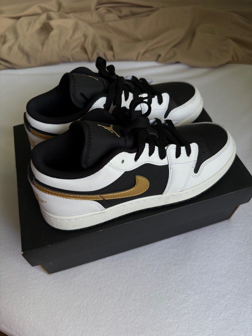 Air Jordan 1 Low Black White Gold (Category: Sneakers) located in Manila. Submitted by iudazed (Listing ID 1407241179, Image 2). Description: USED ONLY ONCE‼️ Air jordan 1 Low White/Metallic Gold-Black Size: UK 5.5, CM 24, Eur 38.5.
