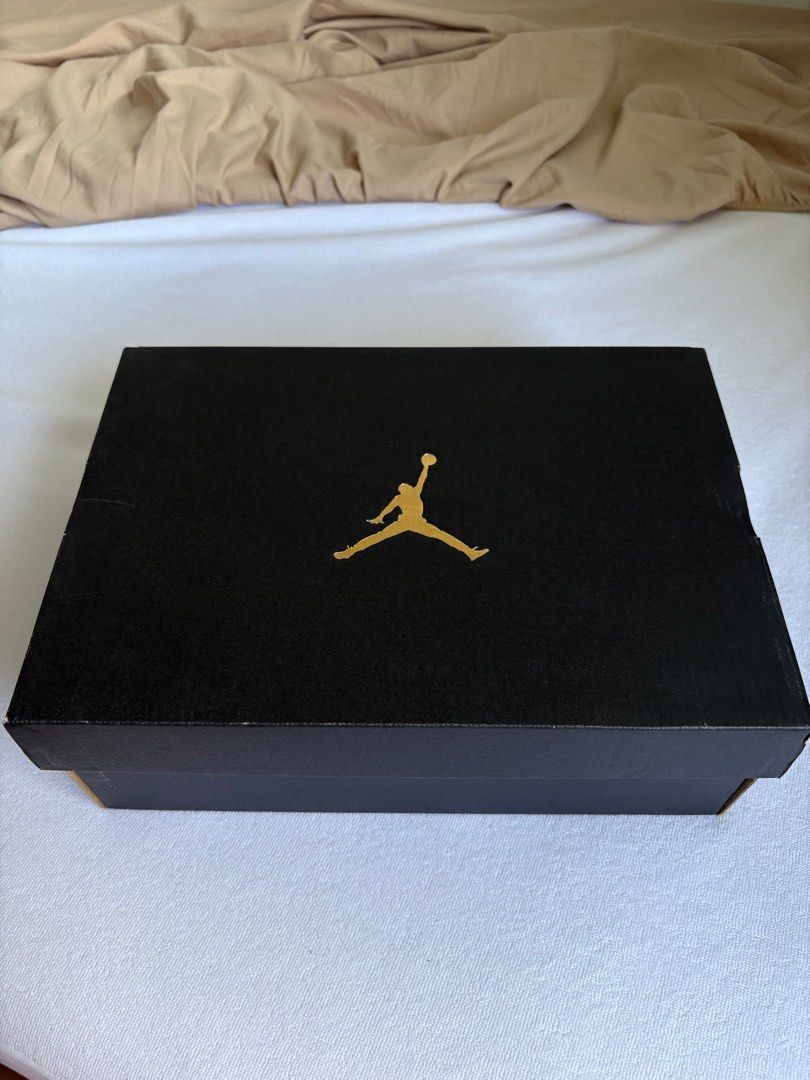 Air Jordan 1 Low Black White Gold (Category: Sneakers) located in Manila. Submitted by iudazed (Listing ID 1407241179, Image 3). Description: USED ONLY ONCE‼️ Air jordan 1 Low White/Metallic Gold-Black Size: UK 5.5, CM 24, Eur 38.5.