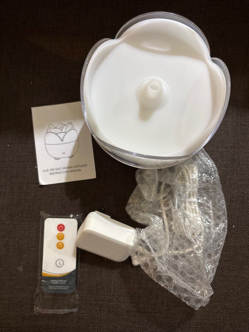 Aroma diffuser (Category: Home Fragrance) located in Balakong. Submitted by kc017 (Listing ID 1407212056, Image 3). Description: - LLD-J36 Salt Aroma Diffuser - Portable & Remote Control - 7 Colorful Lights - Auto Shut-off - Two-speed spray - Attractive Decoration - Meetup at Pavilion Bukit Jalil.