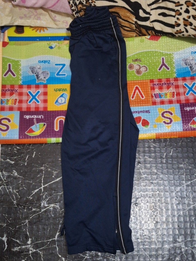 BAGGY PANTS MENS (Category: Joggers) located in Malabon City. Submitted by steve_finds (Listing ID 1407272501, Image 2). Description: BAGGY PANTS (ATHLETIC WORKS) MESH TYPE TELA 34 WAISTLINE GARTERIZE 38 TO 39 LENGTH 10 LEG OPENING ISSUE NASA LAST SLIDES NG PICTURES.