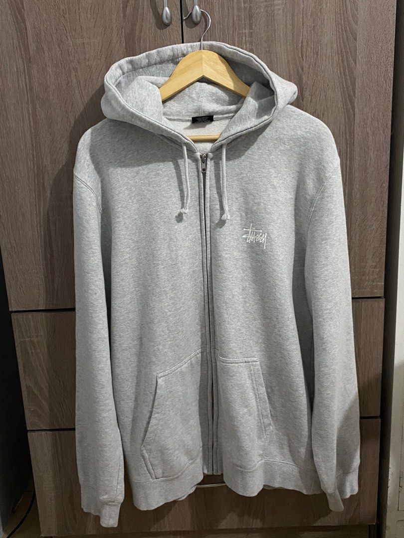 Authentic Basic Stüssy Zip-Up Hoodie (Category: Coats, Jackets and Outerwear) located in Bacoor. Submitted by visualsells (Listing ID 1407227636, Image 2). Description: Authentic PSG out🔥 L30 W23 9.5 color rate No crackprints Sobrang ganda bagong bago pa No issue, aside sa washabe yellow stain sa pocket na very unnoticeable (img. 10) Slightly negotiable.
