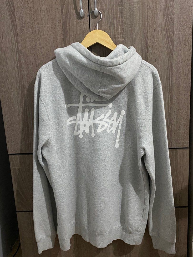 Authentic Basic Stüssy Zip-Up Hoodie (Category: Coats, Jackets and Outerwear) located in Bacoor. Submitted by visualsells (Listing ID 1407227636, Image 3). Description: Authentic PSG out🔥 L30 W23 9.5 color rate No crackprints Sobrang ganda bagong bago pa No issue, aside sa washabe yellow stain sa pocket na very unnoticeable (img. 10) Slightly negotiable.