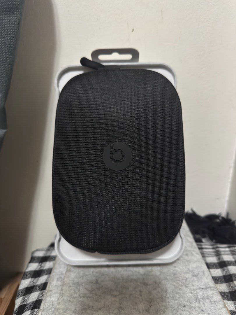 Beats Solo 4 Headphones (Category: Headphones & Headsets) located in Quezon City. Submitted by anakinanika (Listing ID 1407208965, Image 2). Description: Beats Solo 4 Headphone Brand New Original Opened for checking, no box, wysiwyg See description and mall price in the photos Inclusion: headphones, bag, type c cord, 3.5 mm audio cable, sticker Rfs: decluttering ₱7000 Location: VLuna Quezon City.