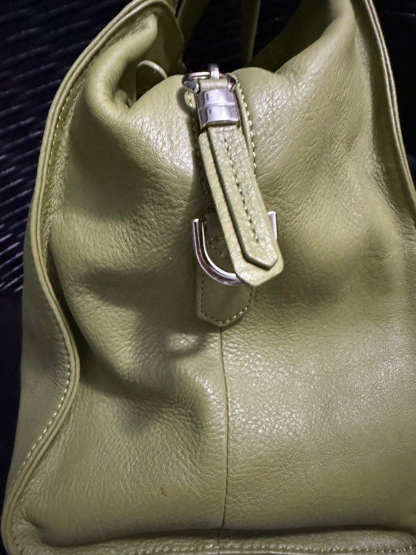 Bréal Handbag (Category: Luxury Bags & Wallets) located in Manila. Submitted by pickstuff (Listing ID 1407194325, Image 3). Description: Breal Leather Bag Avocado Green Hig Quality Leather Spacious inside.