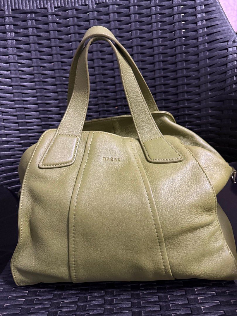 Bréal Handbag (Category: Luxury Bags & Wallets) located in Manila. Submitted by pickstuff (Listing ID 1407194325, Image 1). Description: Breal Leather Bag Avocado Green Hig Quality Leather Spacious inside.