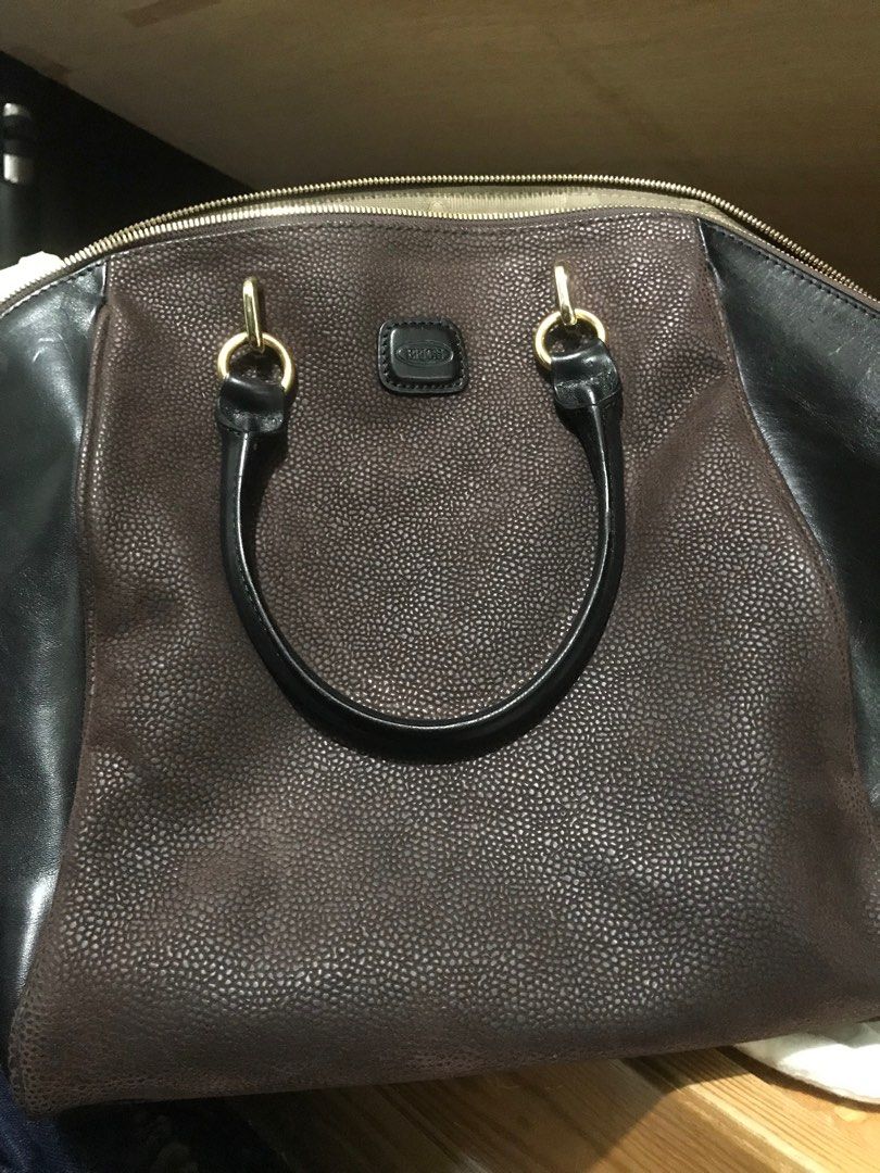 BRIC'S Handbag 2 way (Category: Luxury Bags & Wallets) located in Caloocan City. Submitted by mermaid.drive (Listing ID 1407343315, Image 1). Description: unused sling used for like a week in a trip barely visible signs of use got stored lang po approx. 15inches width 12inches height .