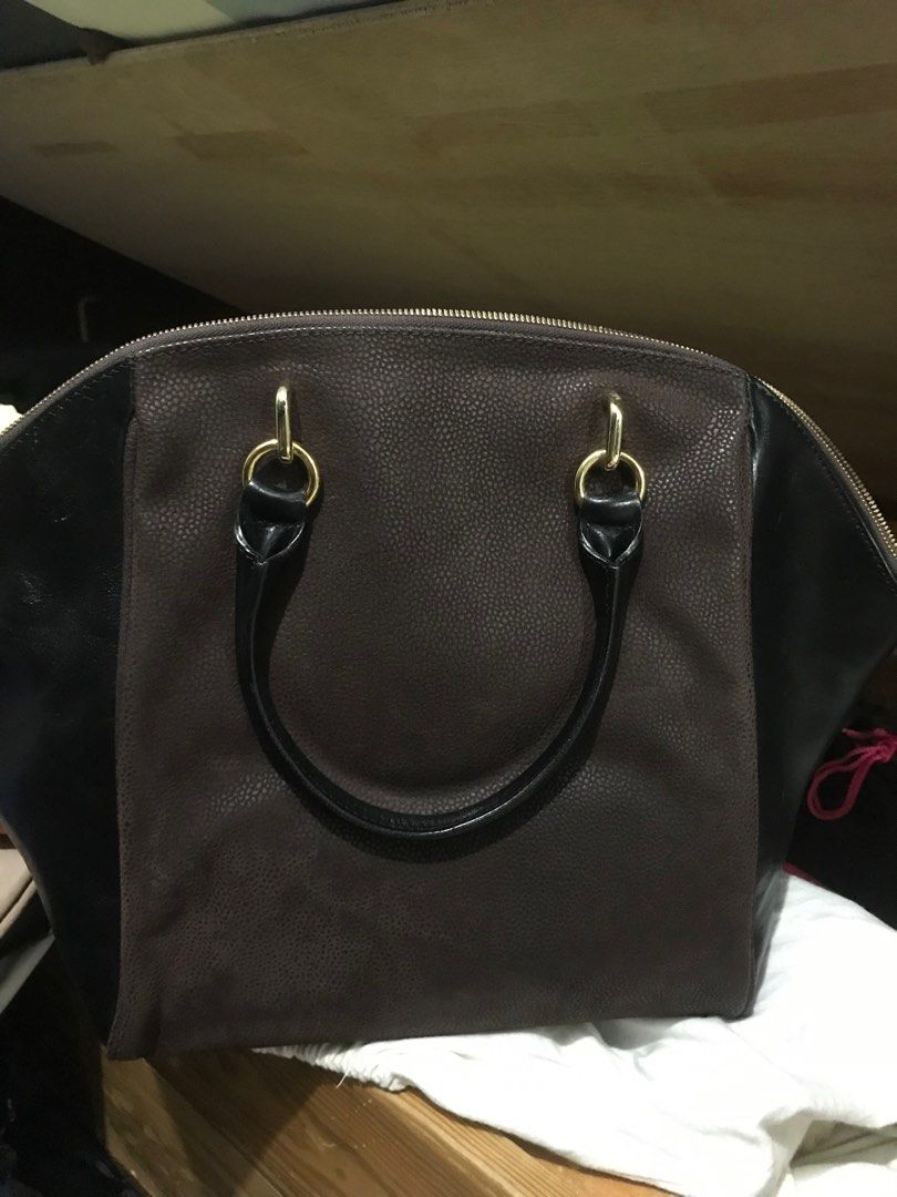 BRIC'S Handbag 2 way (Category: Luxury Bags & Wallets) located in Caloocan City. Submitted by mermaid.drive (Listing ID 1407343315, Image 2). Description: unused sling used for like a week in a trip barely visible signs of use got stored lang po approx. 15inches width 12inches height .