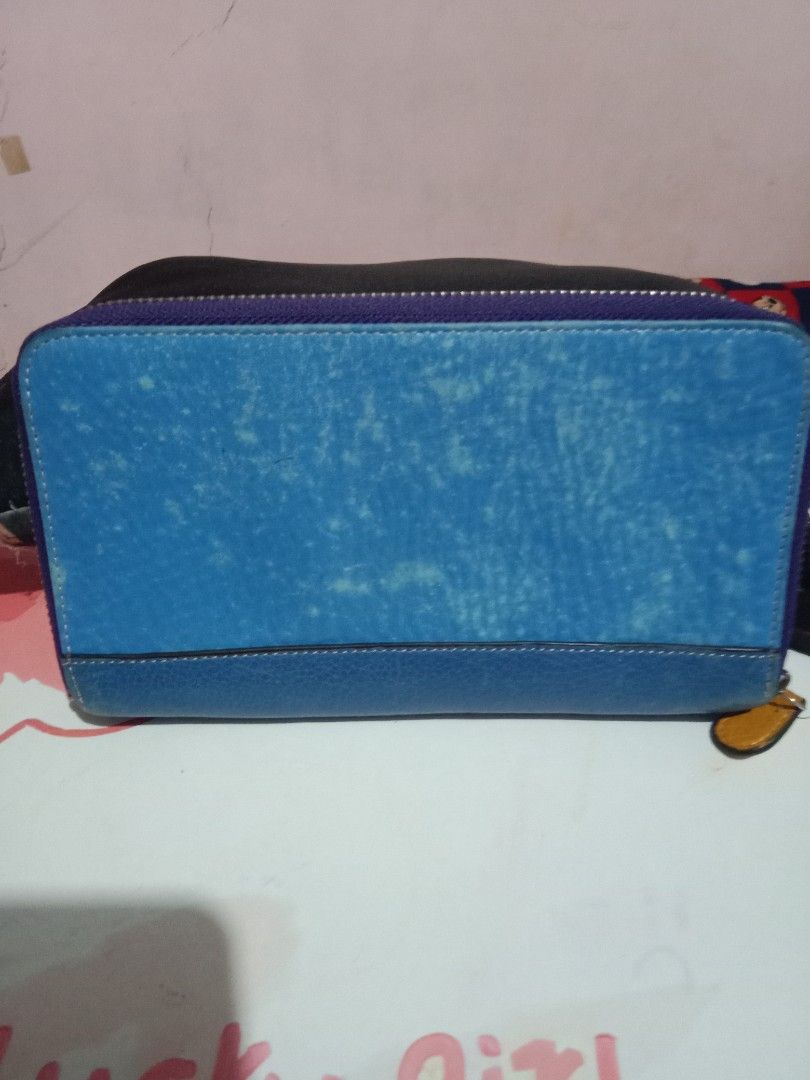 Campo Marzio Leather Wallet (Category: Wallets & Card holders) located in Bulacan. Submitted by chubbylicious (Listing ID 1407239861, Image 2). Description: - Campo Marzio leather wallet - blue and red outside - Multiple compartments and card slots - Zip-around closure - Unique design - Colorful interior ..leather sya kaya may oxidation ..payment first ...add sf.