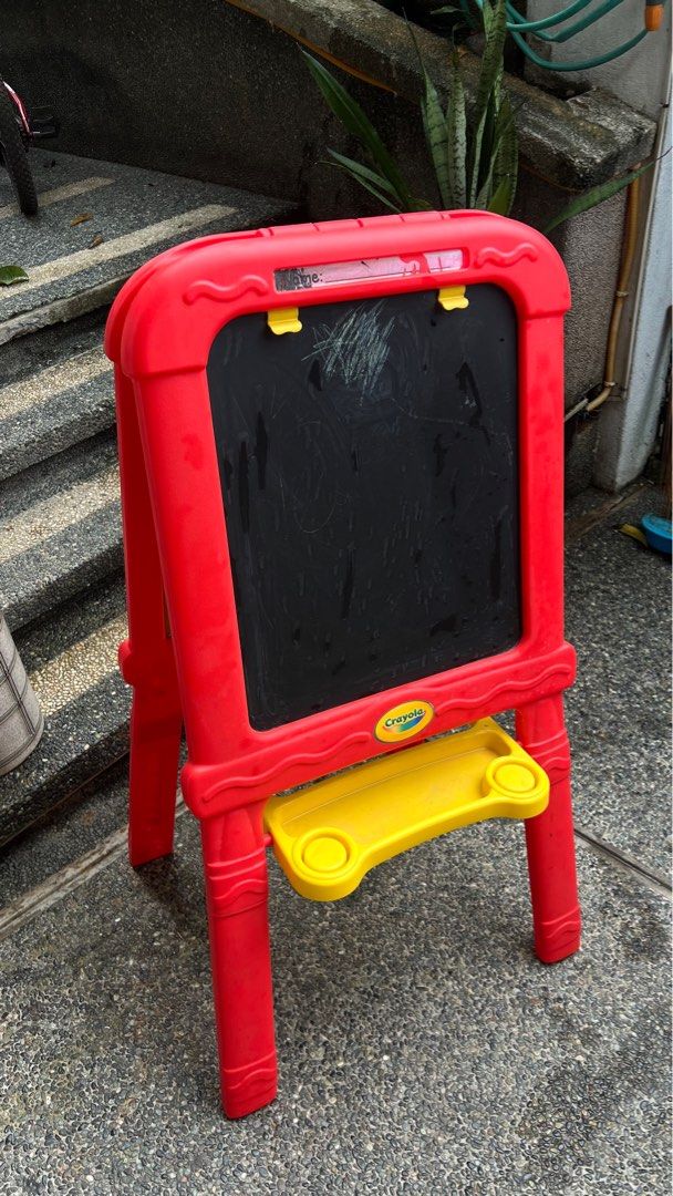 Crayola Double Easel (Category: Art & Prints) located in Quezon City. Submitted by fiftycpm (Listing ID 1407196735, Image 1). Description: Decluttering Need cleaning Complete parts.