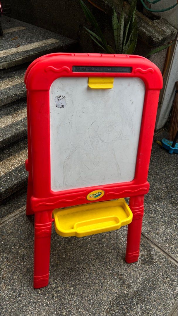 Crayola Double Easel (Category: Art & Prints) located in Quezon City. Submitted by fiftycpm (Listing ID 1407196735, Image 2). Description: Decluttering Need cleaning Complete parts.