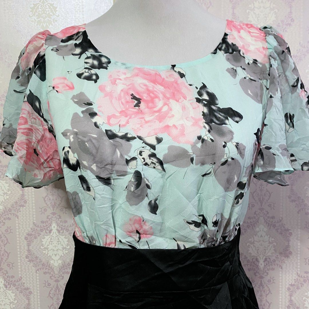ECOLOUR Floral Flutter Sleeves Dress (Category: Dresses) located in Quezon City. Submitted by f_finds (Listing ID 1407217734, Image 3). Description: ECOLOUR Floral Flutter Sleeves Dress SIZE: S (fits Small) CONDITION: Excellent used, like new Laid Flat Measurements: Shoulders 13" Chest 16" Waist 13.5" Length 33" *side bodice zipper *inner bodice lining *side pockets.