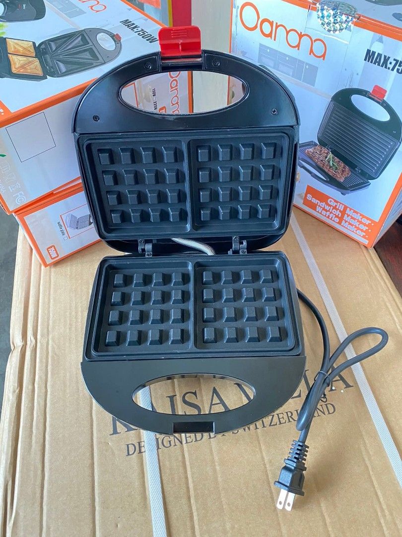 Electric waffle maker (Category: Breadmakers) located in Manila. Submitted by yzcartph (Listing ID 1407220061, Image 1). Description: .
