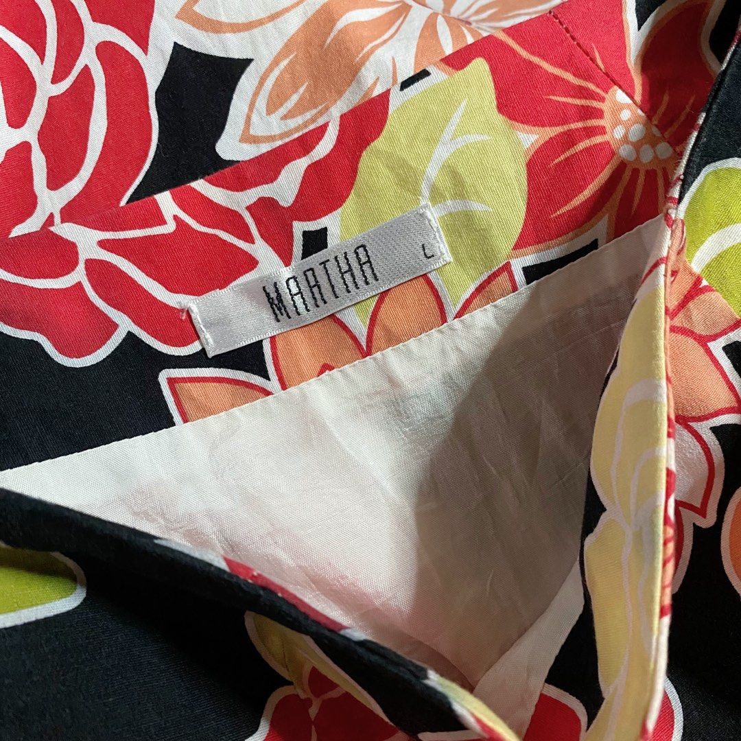 Floral A-line Skirt (Category: Skirts) located in Quezon City. Submitted by f_finds (Listing ID 1407211293, Image 3). Description: Floral A-line Skirt SIZE: L (fits 26-27) CONDITION: Excellent used Laid Flat Measurements: Waist 13" Length 23" *inner lining *side zipper.