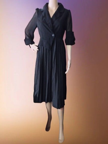 Formal Dress (Category: Dresses) located in Marikina City. Submitted by izzy_00 (Listing ID 1407372247, Image 3). Description: black in color mesh sleeve cotton pleats best fit M-L payment Tru my Maya account.