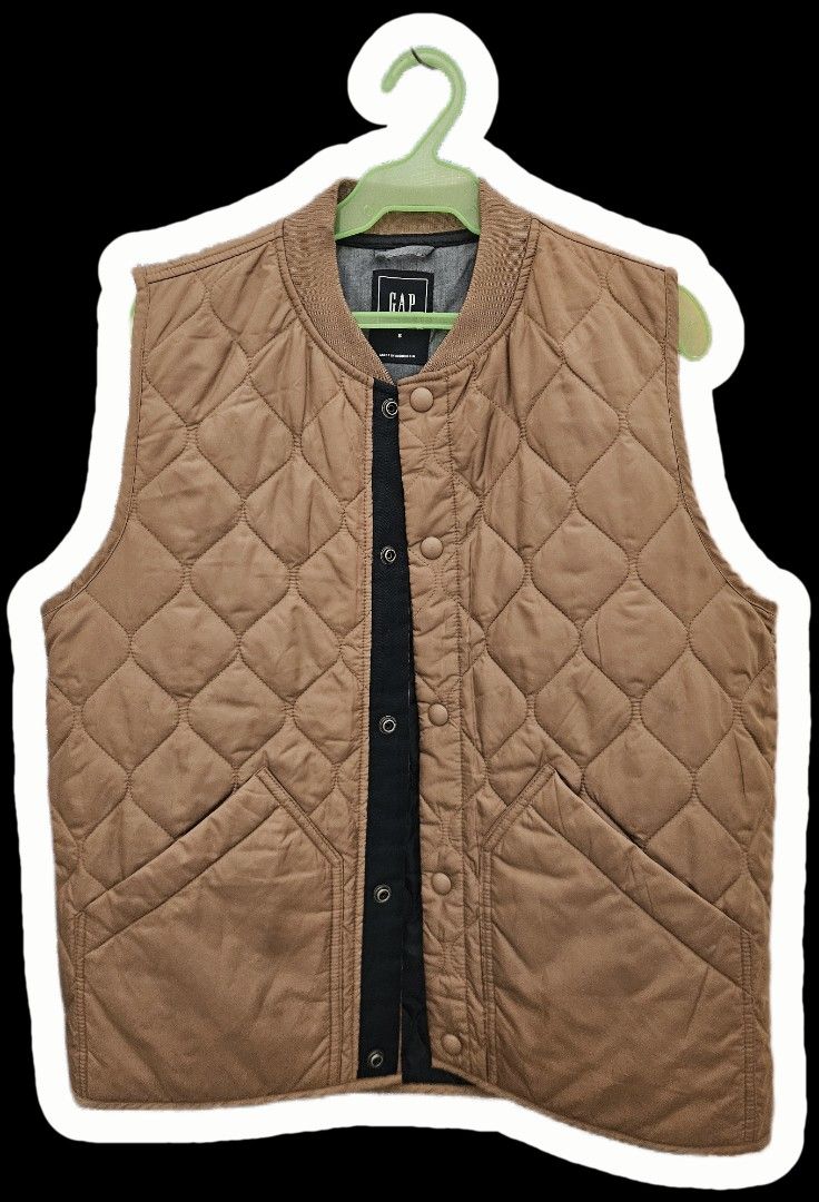 GAP Puffer Vest Lightweight size Small (Category: Coats, Jackets and Outerwear) located in Candon. Submitted by itssummer08 (Listing ID 1407241647, Image 1). Description: Like new, used around 3-5x only Size S on tag fit to Med BUilt men. No issues! Authentic 25L-21W.