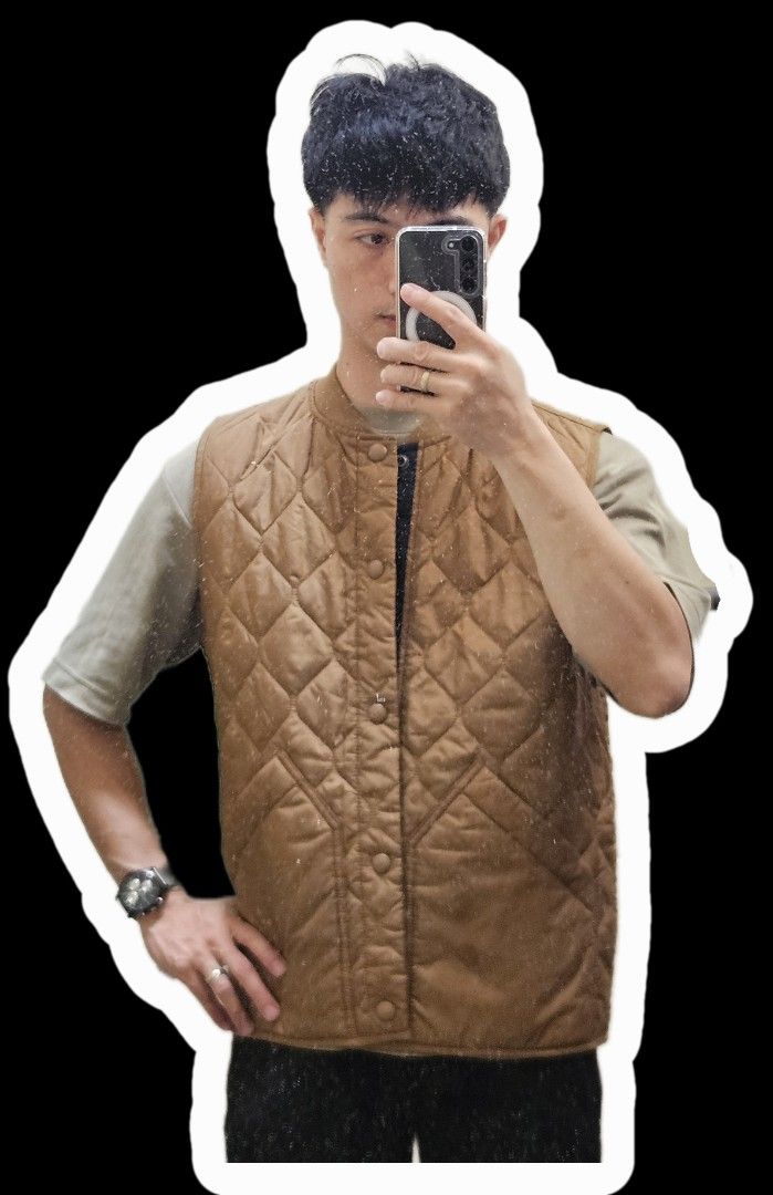 GAP Puffer Vest Lightweight size Small (Category: Coats, Jackets and Outerwear) located in Candon. Submitted by itssummer08 (Listing ID 1407241647, Image 3). Description: Like new, used around 3-5x only Size S on tag fit to Med BUilt men. No issues! Authentic 25L-21W.