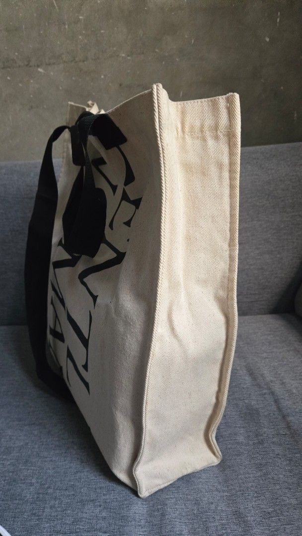 Gentlewoman Tote Bag (Category: Tote Bags) located in Meycauayan. Submitted by tuschy (Listing ID 1407260066, Image 3). Description: - Gentlewoman tote bag - Black adjustable strap - Magnetic closure - Beige exterior with black brand print - Light beige interior - Minor stains present PRELOVED, GINAMIT KO PO SYA KAYA MAY MGA DUMI. PWEDE LABHAN. PWEDENG AKO NA DIN ANG MAGLABA MUNA 😄😄😄 BOUGHT IN THAILAND DI KO NA GINAGAMIT.