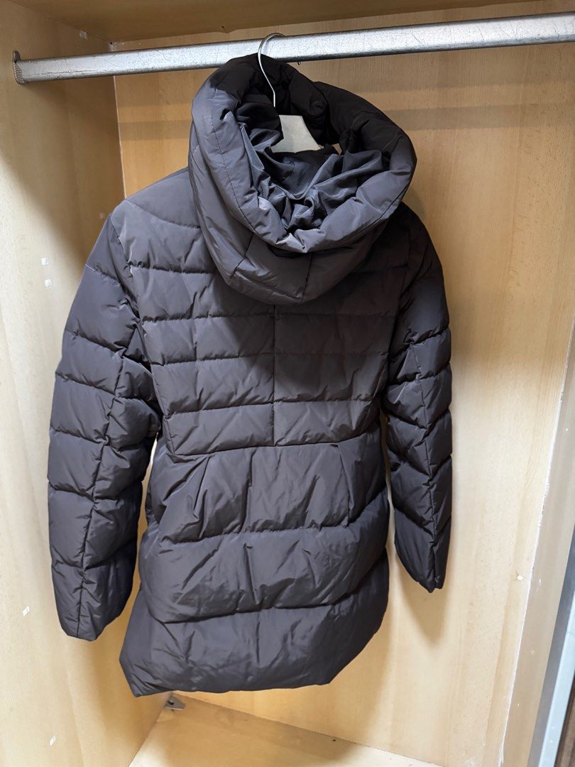 Harlan Holden Down Puffer Coat Jacket size XL (Category: Coats, Jackets and Outerwear) located in Paranaque City. Submitted by dlp0830 (Listing ID 1407378040, Image 2). Description: Originally bought for 15500. Selling for half the price now. I gained weight so it doesn’t fit me anymore. Just stored in brand new condition. This is 70% down material so will make you feel warm and toasty in the winter. .