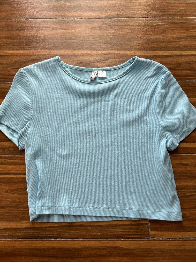H&M Baby Blue Crop Top (Category: Sleeveless) located in Paranaque City. Submitted by ftrese (Listing ID 1407251942, Image 1). Description: - Used only twice - Size L on tag but fits M .
