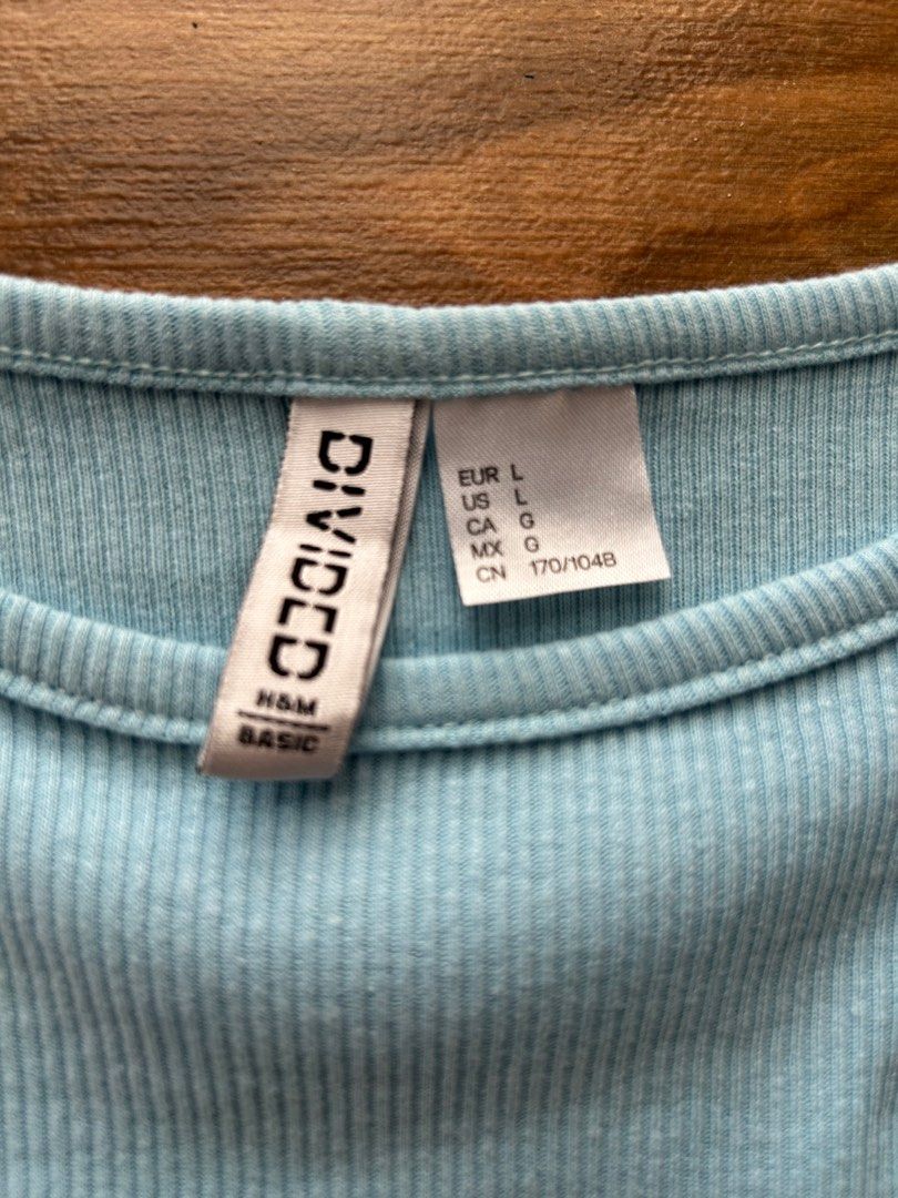 H&M Baby Blue Crop Top (Category: Sleeveless) located in Paranaque City. Submitted by ftrese (Listing ID 1407251942, Image 2). Description: - Used only twice - Size L on tag but fits M .