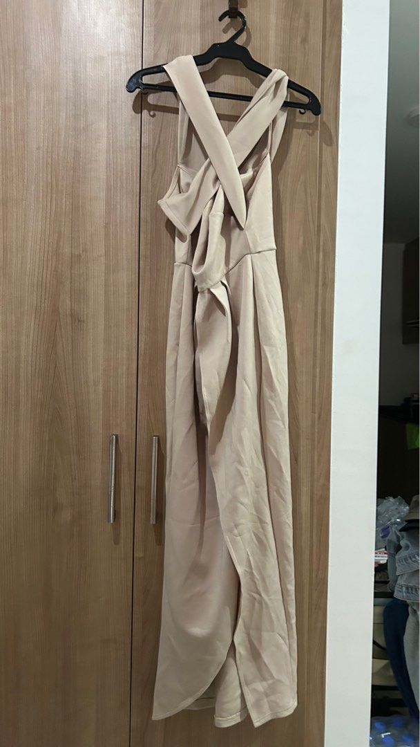 ISHTA Beige Maxi Neoprene - XL (Category: Dresses) located in Pasig City. Submitted by eenamagg (Listing ID 1407285115, Image 1). Description: - ISHTA beige maxi dress - Size: XL - Features a unique cross-back design - Zipper closure - Floor-length - Ideal for special occasions and formal events.