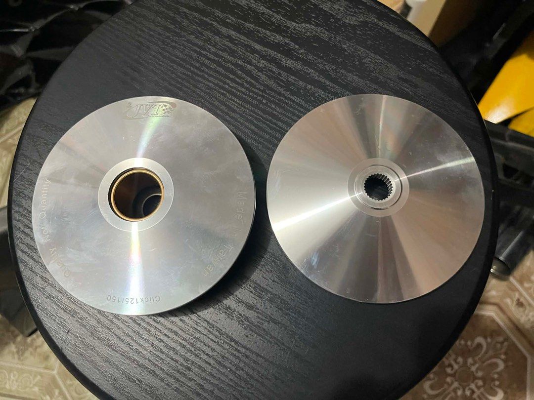 JVT Pulley Set for Click 125/150 (Category: Announcements) located in Manila. Submitted by csg86 (Listing ID 1407353810, Image 3). Description: - JVT Performance Parts pulley set. - Fits Click 125/150. - Includes yellow pulley and other components. - Brand new, in original packaging. - Price: ₱1900. - Designed for improved performance..
