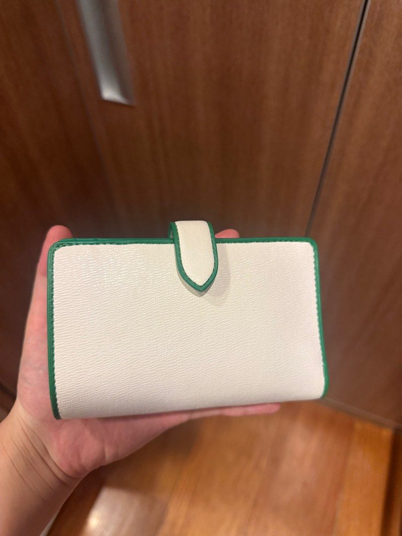 Kate Spade x Snoopy Bifold Wallet (Category: Wallets & Card holders) located in Bacacay. Submitted by hellogamer629 (Listing ID 1407330366, Image 3). Description: Kate Spade x Peanuts Snoopy Bifold Wallet Brand New Includes Dustbag and Kate Spade Paper Bag Loaction: QC, Pasig, Mandaluyong MOP: Gcash.