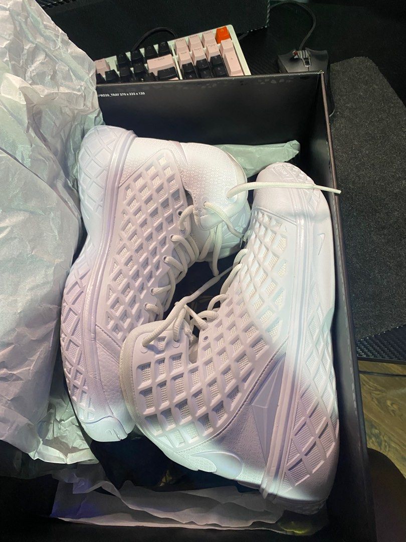 Kobe 3 Halo (Category: Sneakers) located in Pateros City. Submitted by funkytimer (Listing ID 1407279963, Image 2). Description: For Sale/For Trade Kobe 3 Halo Size 9 Used Once (good as new) With Receipt 5300 Only Taguig area.
